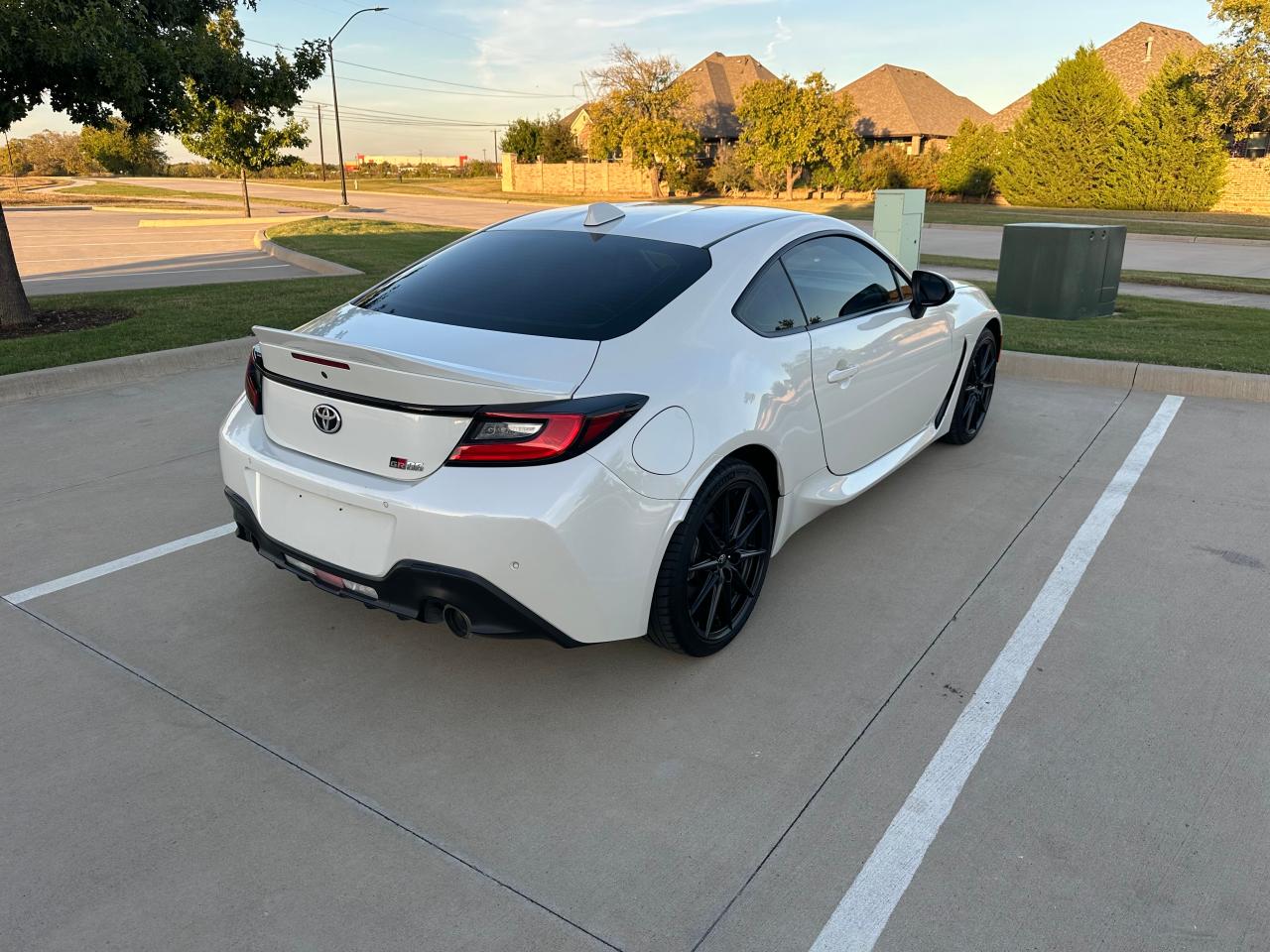 2022 Toyota GR 86 - Image 4