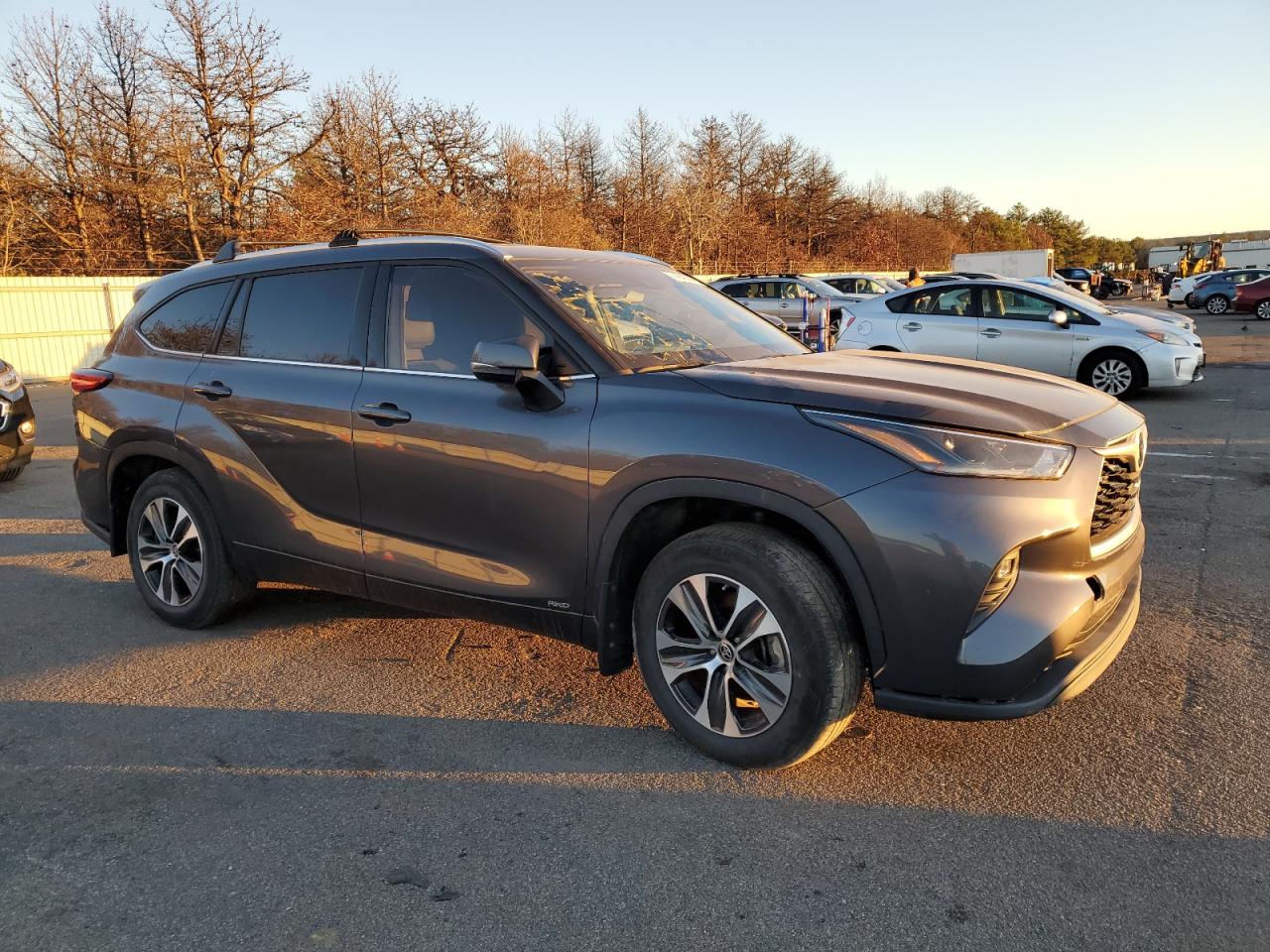2021 Toyota Highlander - Image 4