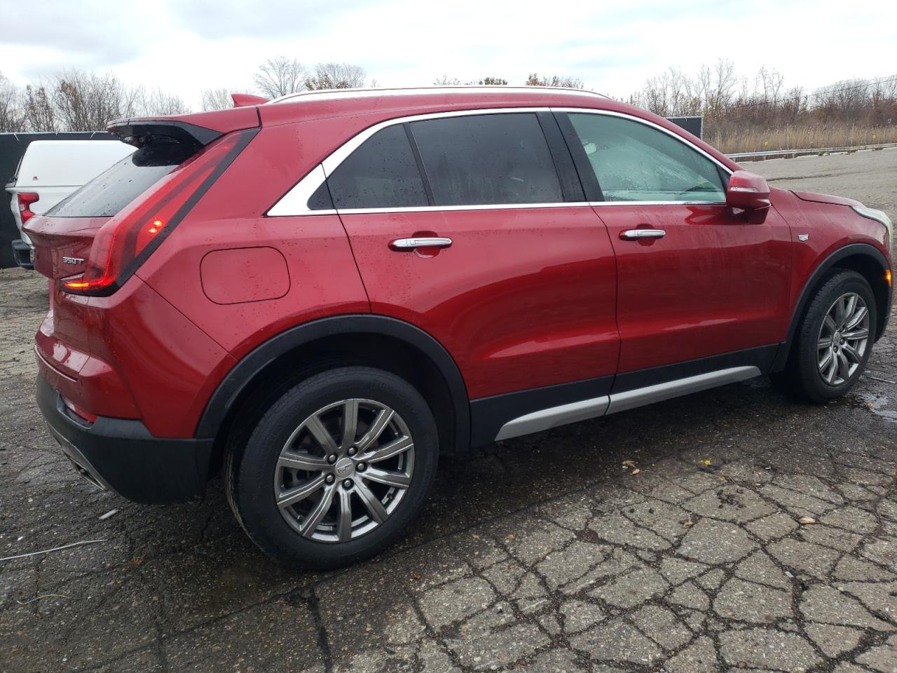 VIN 1GYFZCR40MF005302 2021 CADILLAC XT4 no.3