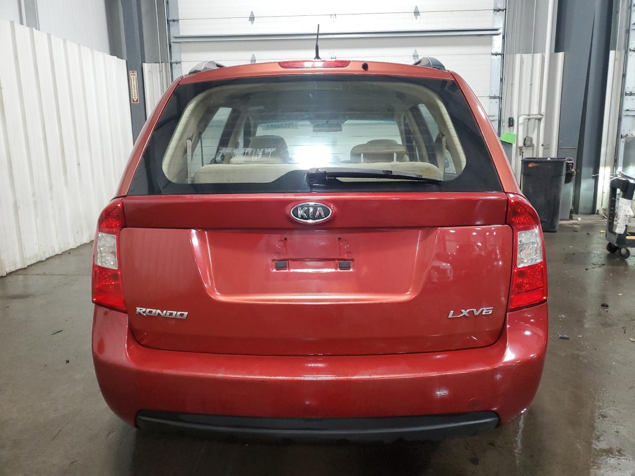 2008 Kia Rondo Lx VIN: KNAFG526287186581 Lot: 79534884