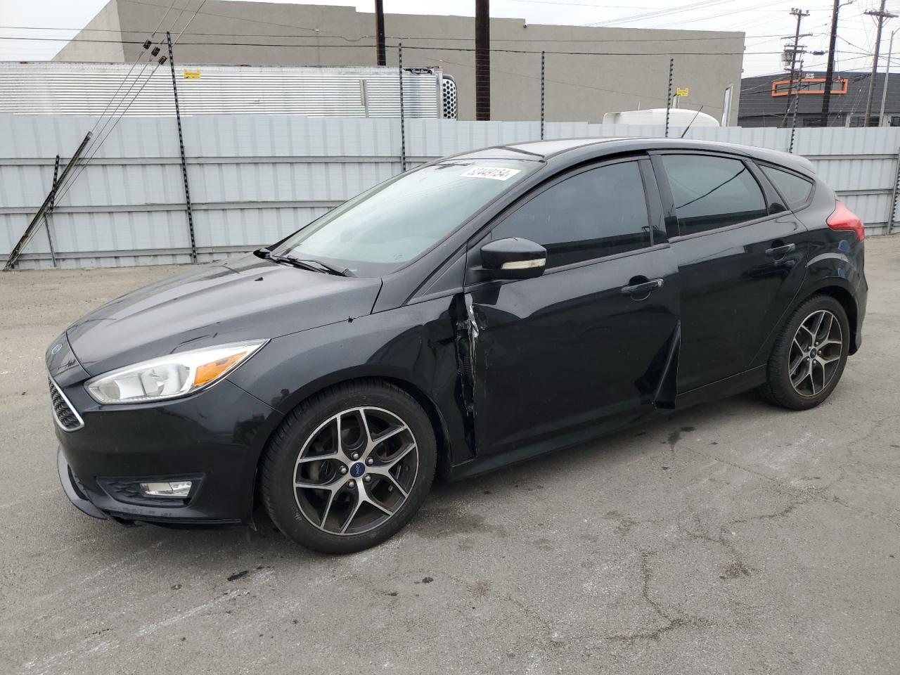 VIN 1FADP3K2XFL385724 2015 FORD FOCUS no.1