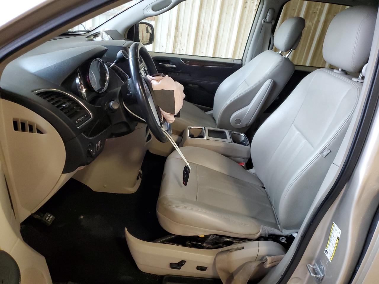 2013 Chrysler Town & Country - Image 7