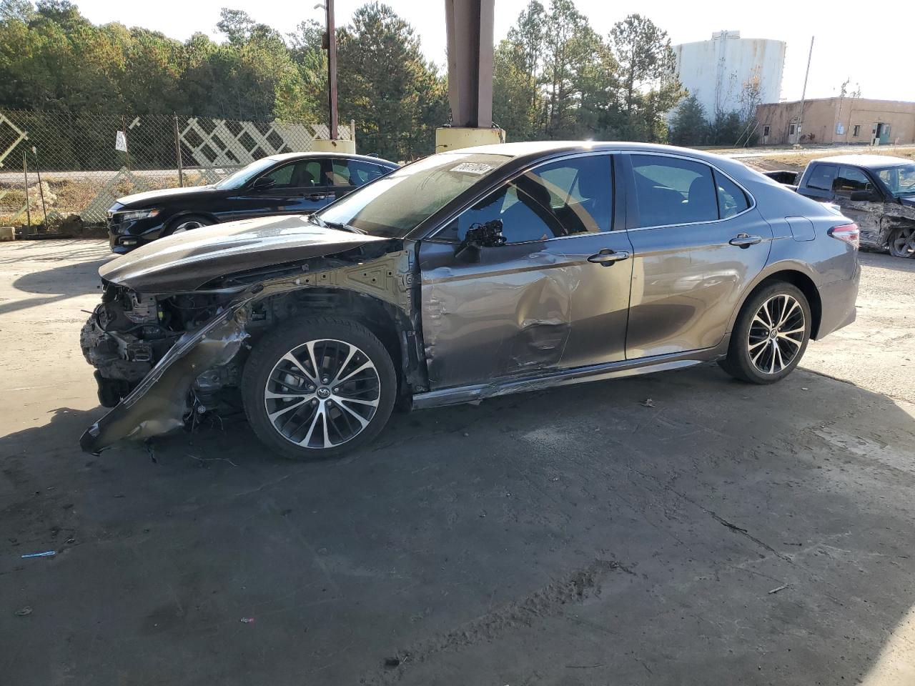 VIN 4T1B11HK0JU115284 2018 TOYOTA CAMRY no.1