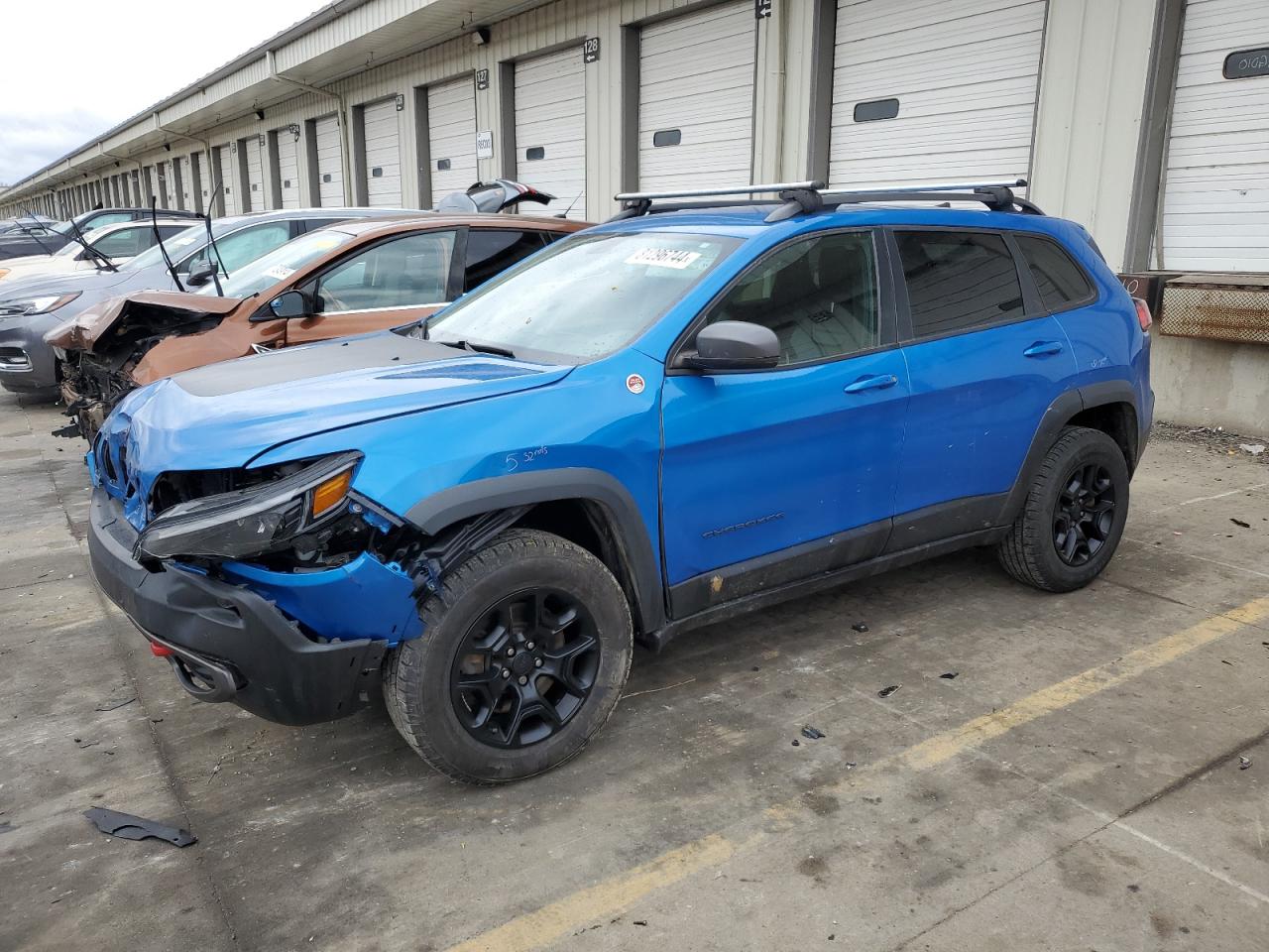 VIN 1C4PJMBX0KD117960 2019 JEEP CHEROKEE no.1