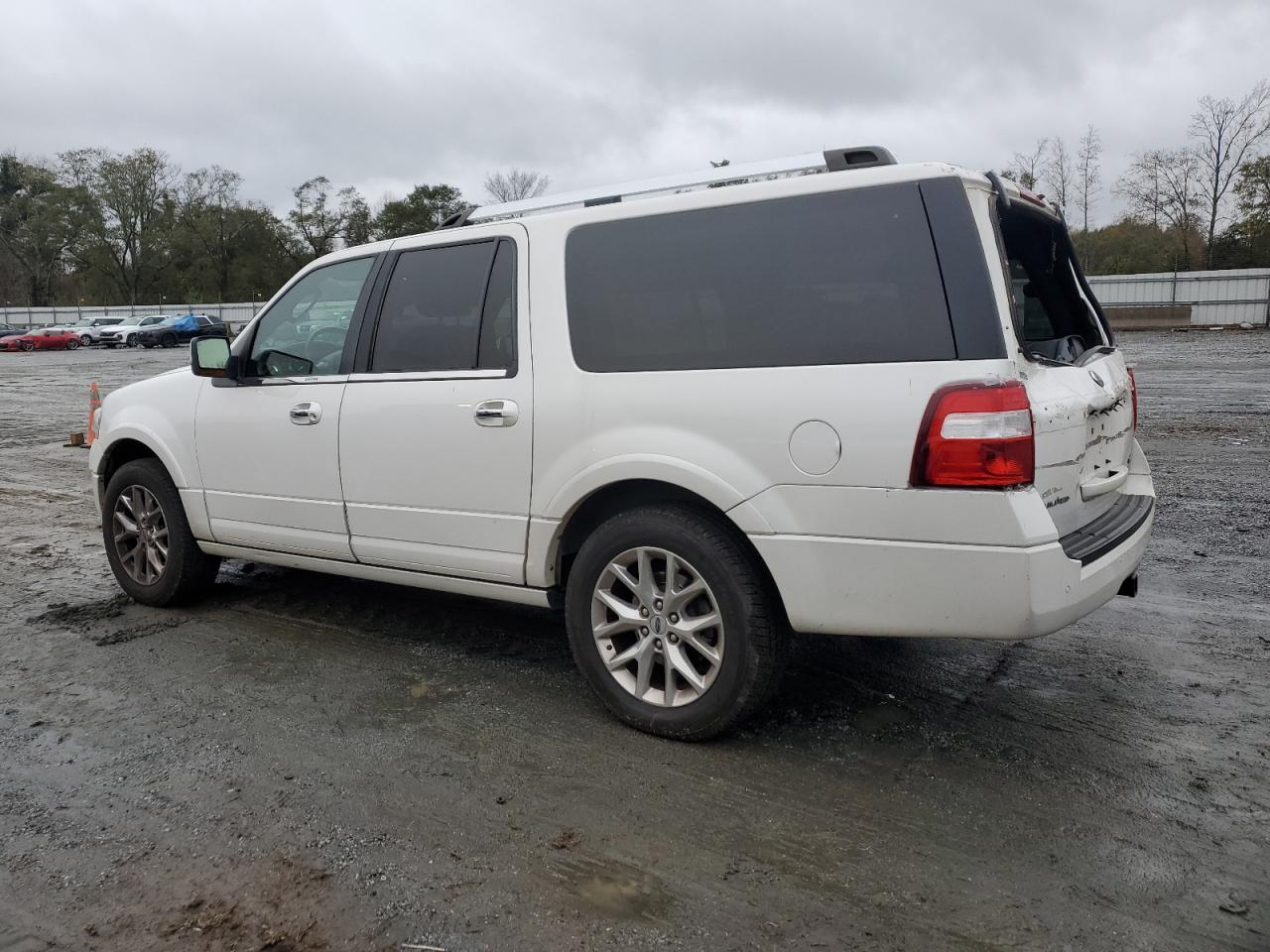 2015 Ford Expedition - Image 2