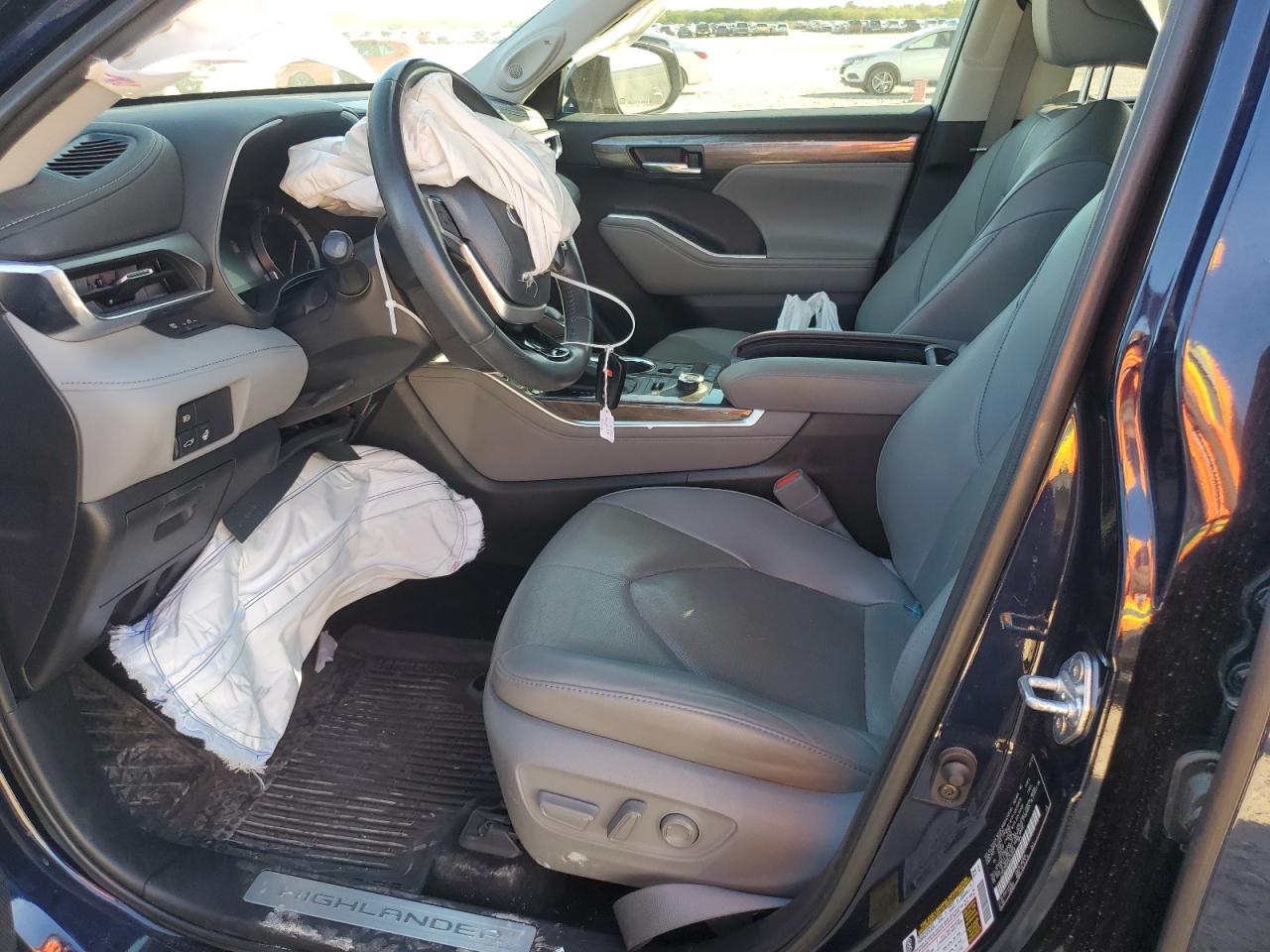 2022 Toyota Highlander - Image 7