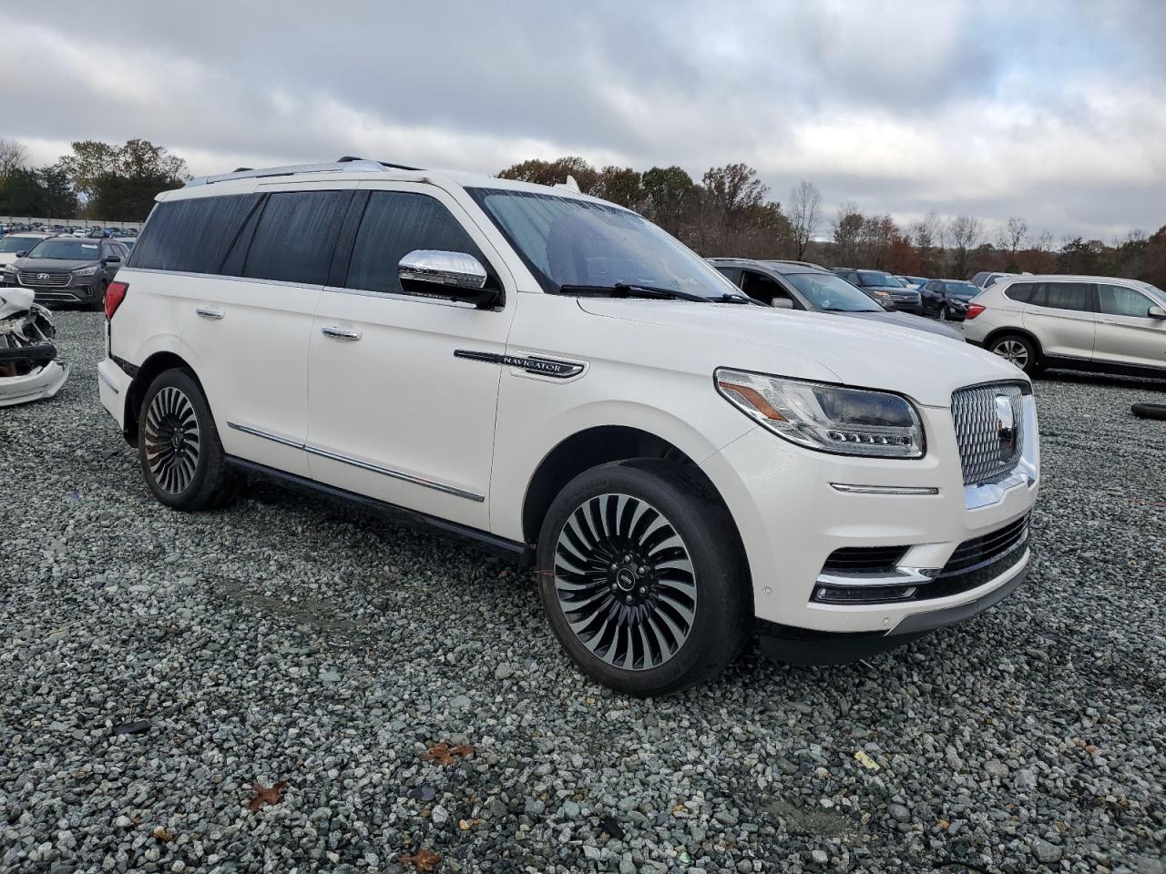 VIN 5LMJJ2TT6KEL17184 2019 LINCOLN NAVIGATOR no.4