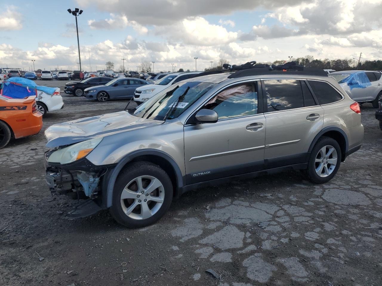 2014 Subaru Outback 2.5I Premium იყიდება Indianapolis-ში, IN - Front End