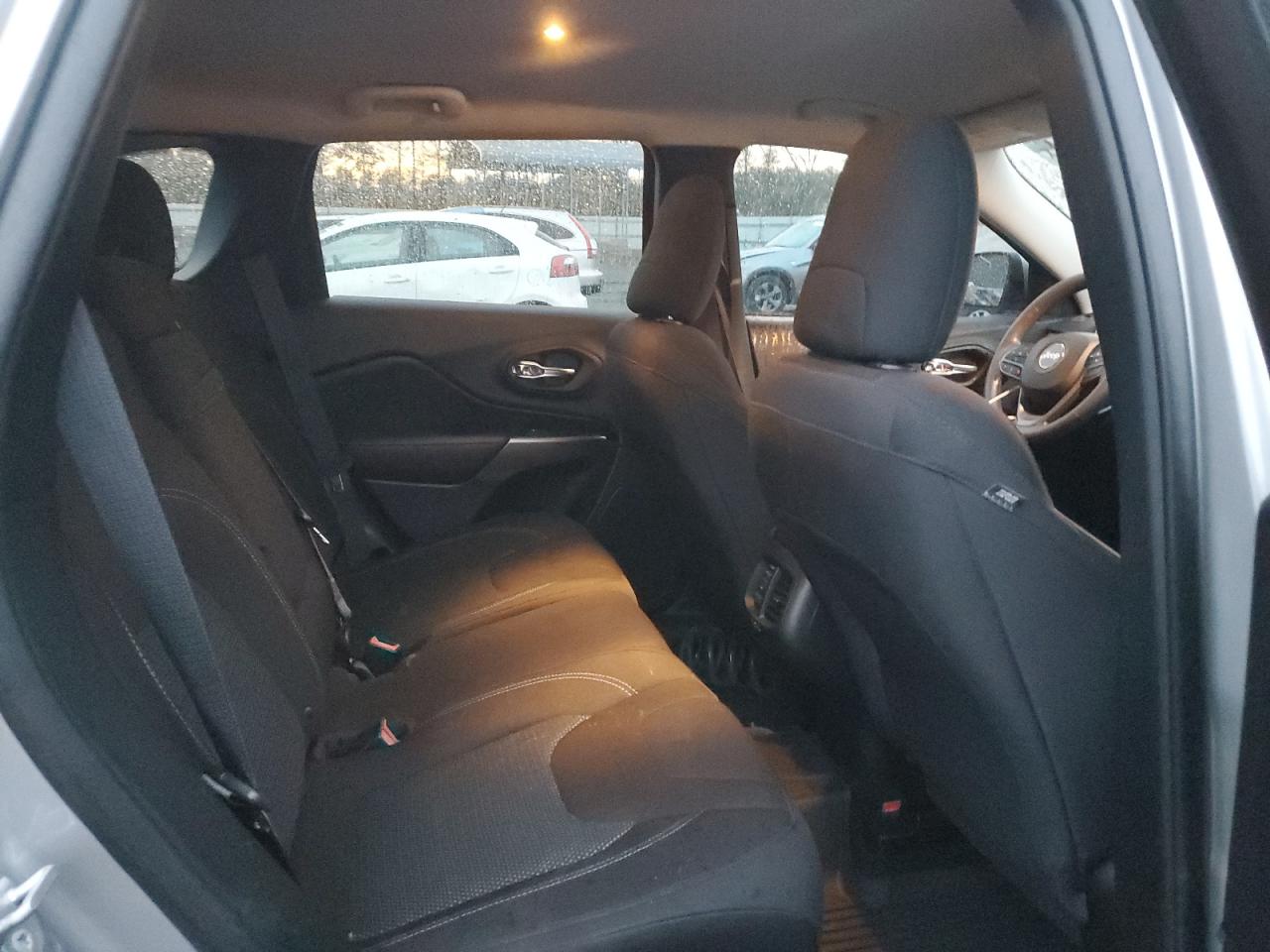 2019 Jeep Grand Cherokee - Image 11