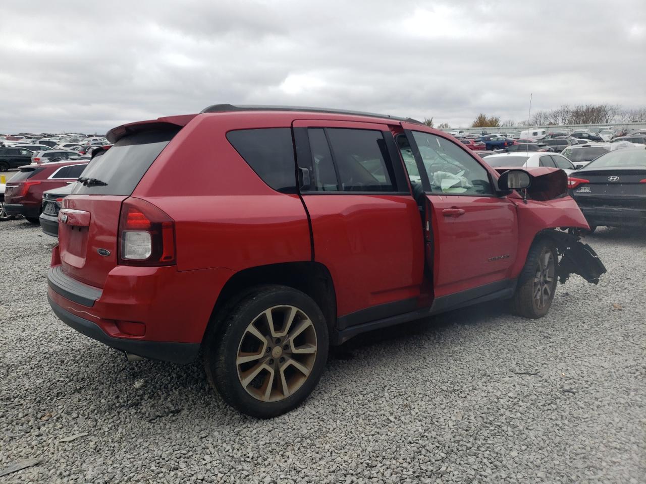 VIN 1C4NJDBB4GD788843 2016 JEEP COMPASS no.3