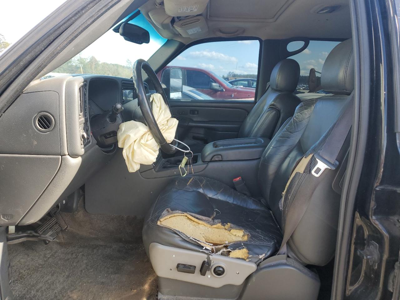 2003 Chevrolet Avalanche - Image 7
