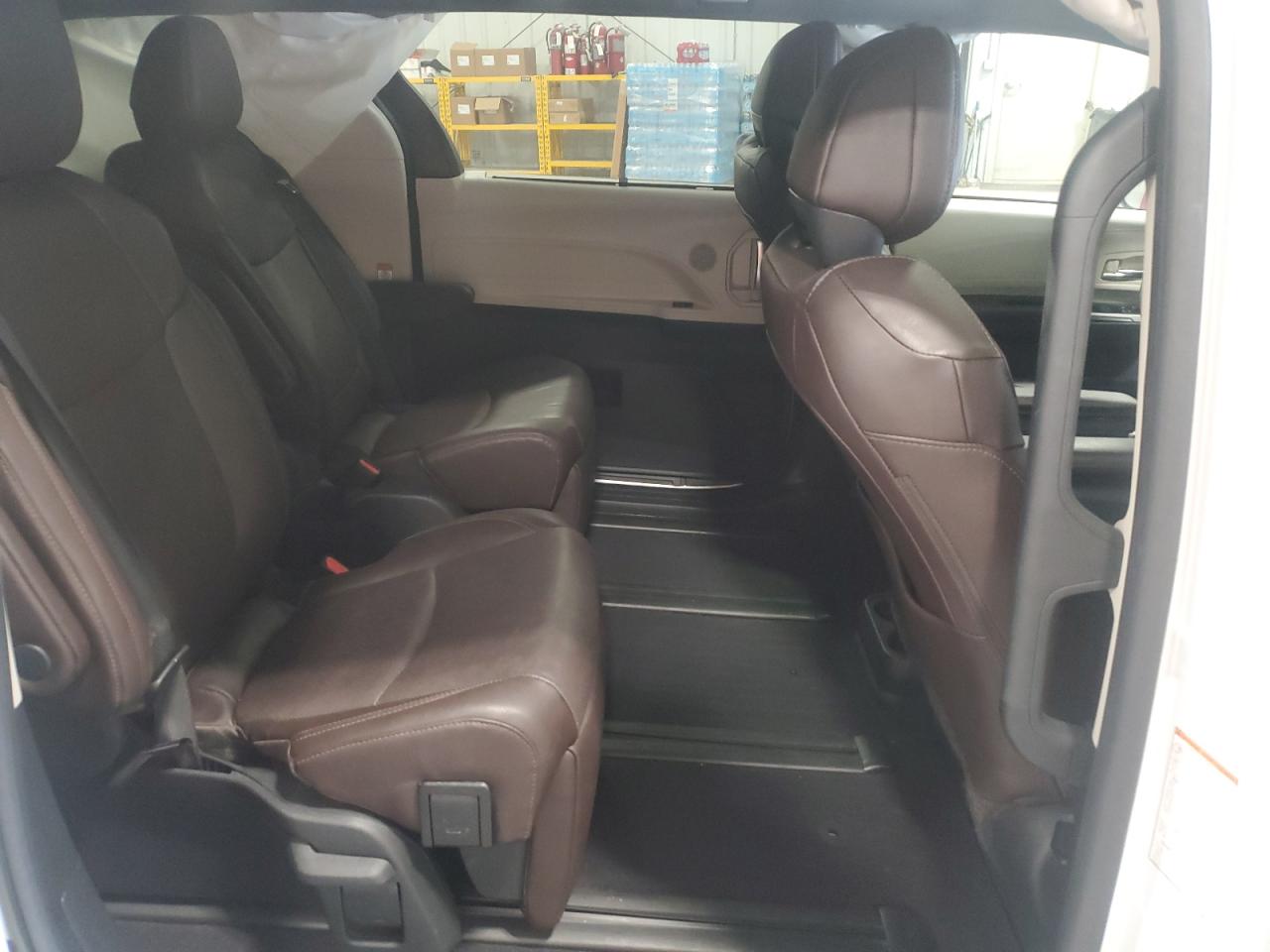 2022 Toyota Sienna - Image 11