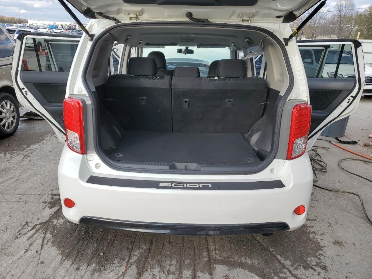 2014 Scion xB - Image 13