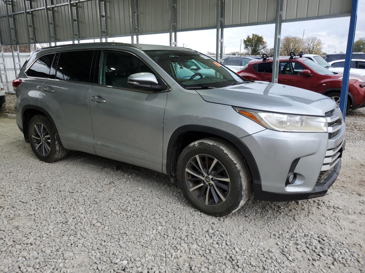 VIN 5TDJZRFH9JS864166 2018 TOYOTA HIGHLANDER no.4