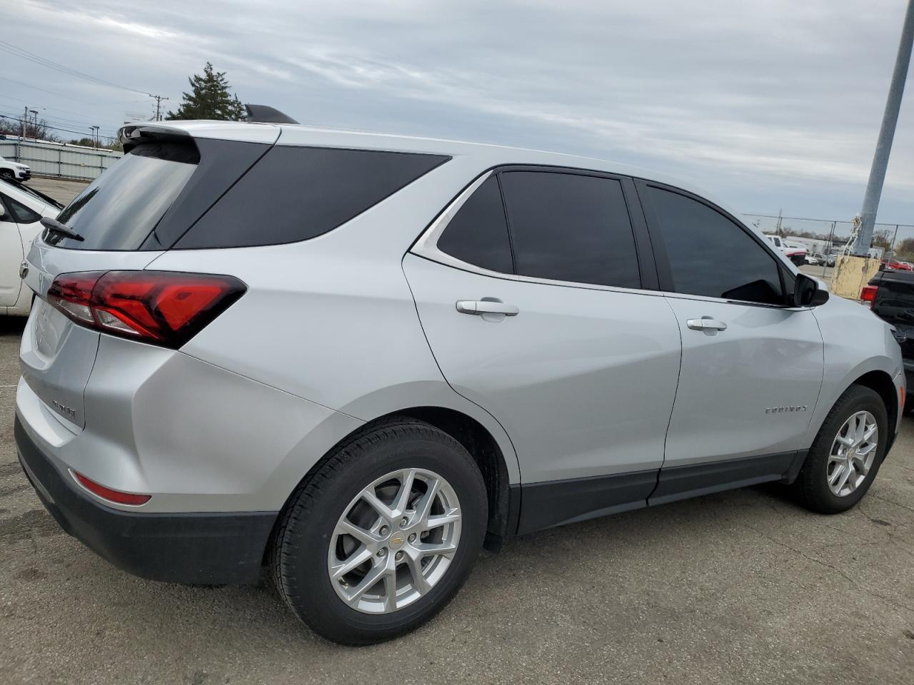 2022 Chevrolet Equinox - Image 3
