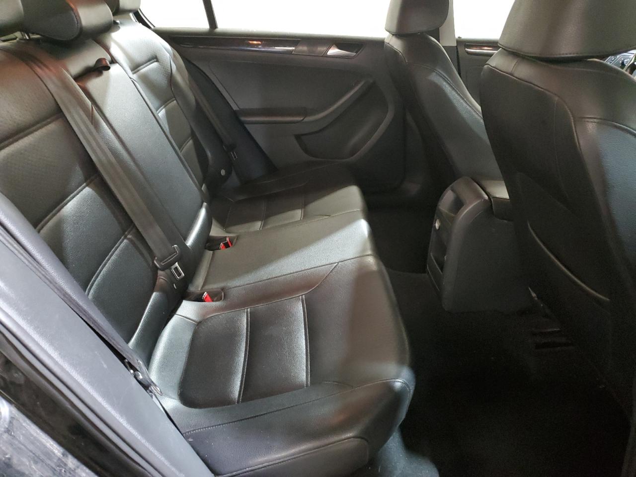 2015 Volkswagen Jetta - Image 10