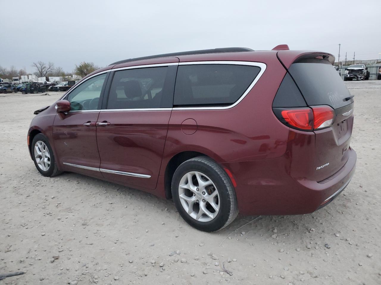 2017 Chrysler Pacifica - Image 2