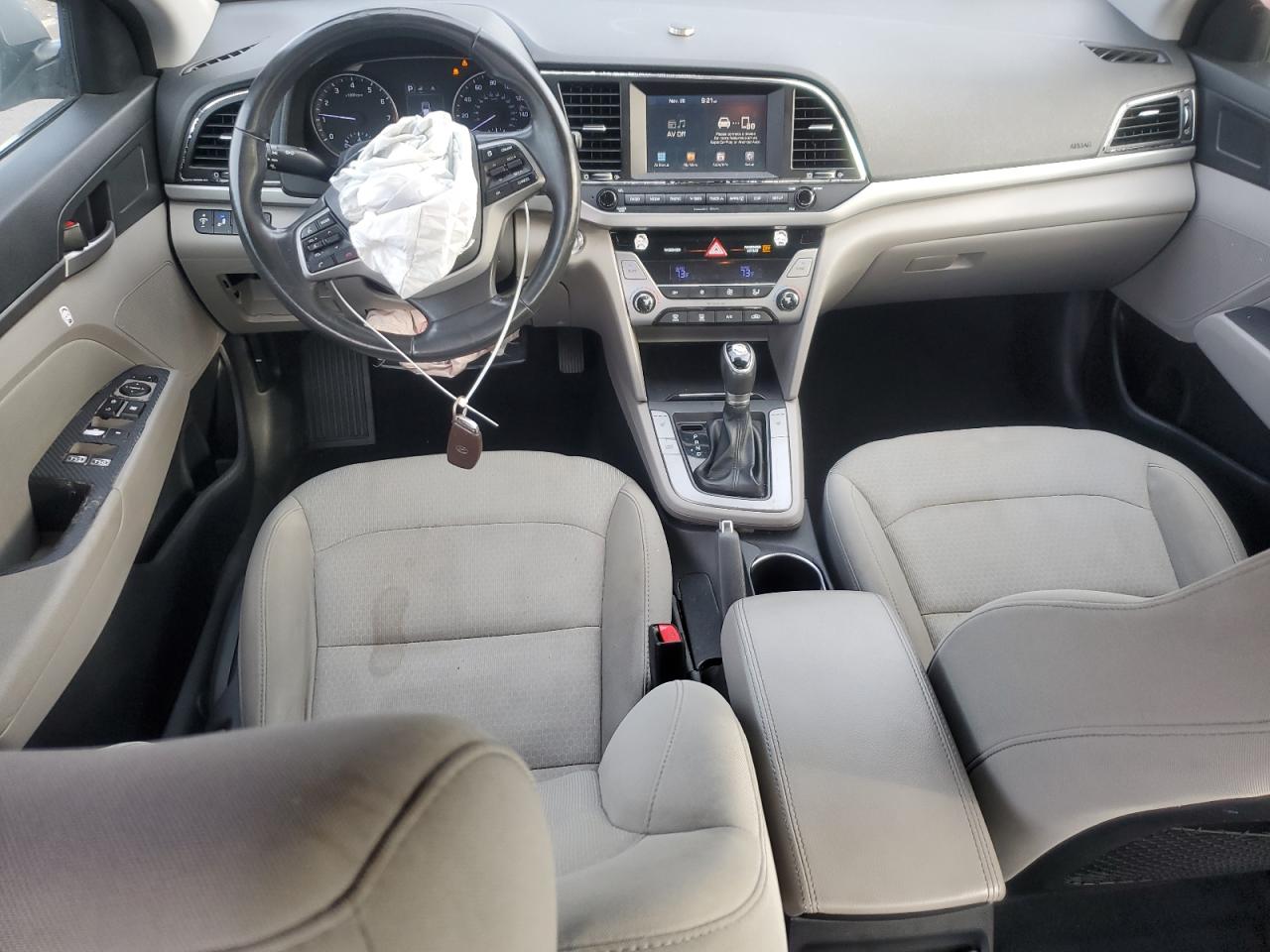 2017 Hyundai Elantra - Image 8