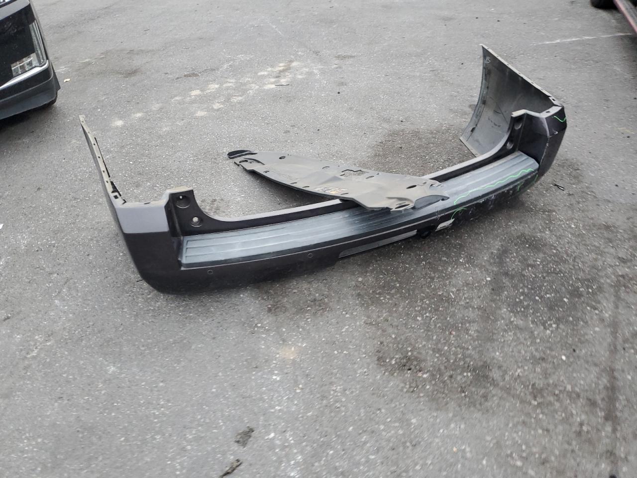 2016 Chevrolet Suburban - Image 13