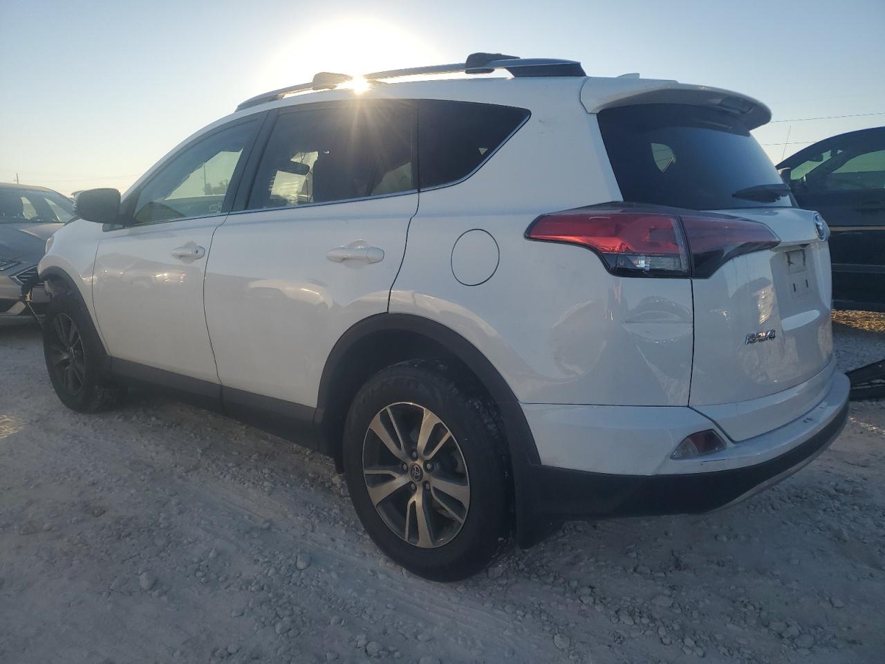 2018 Toyota RAV 4 - Image 2