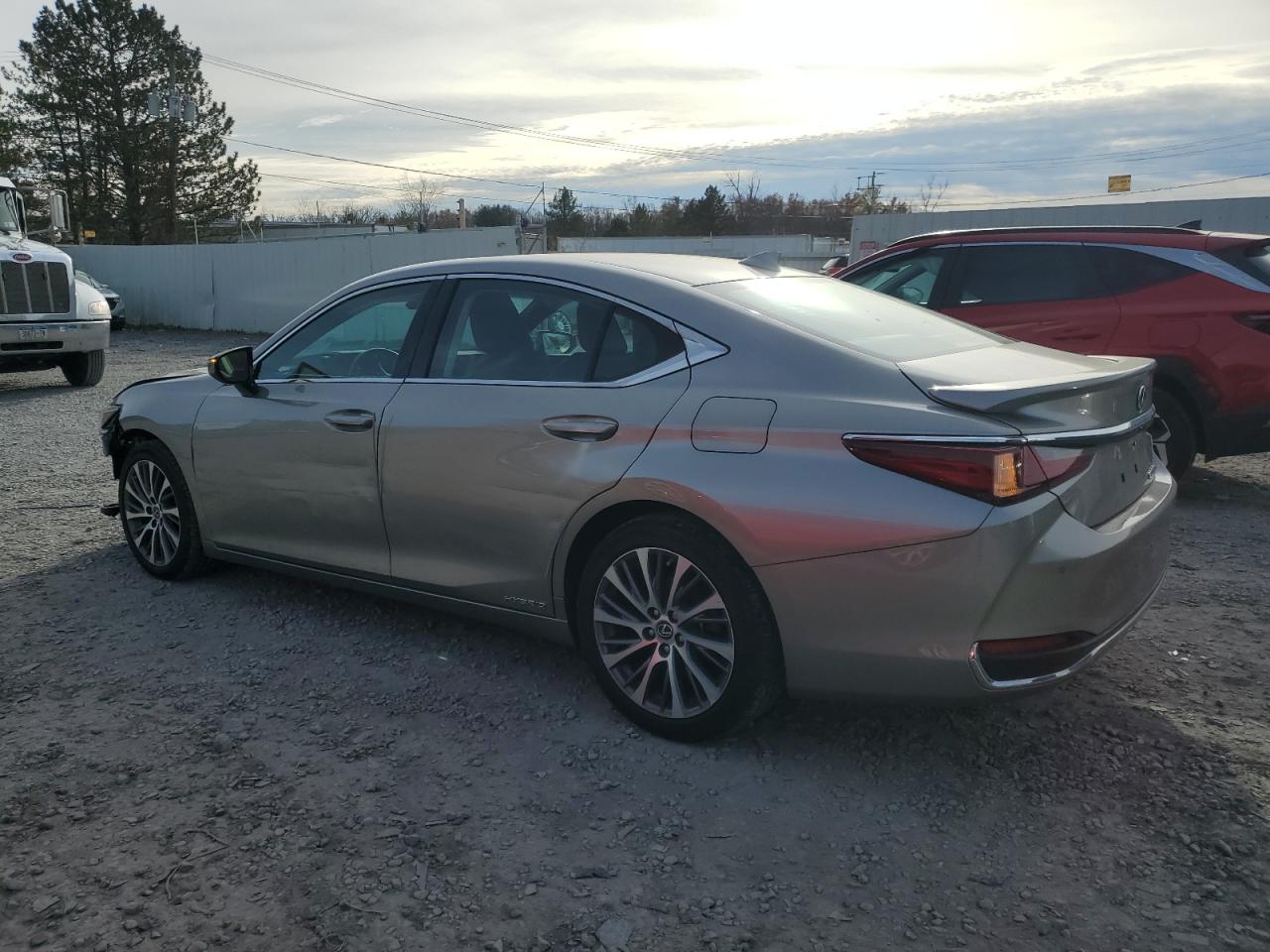 58ADA1C18MU012084 2021 LEXUS ES - Image 2