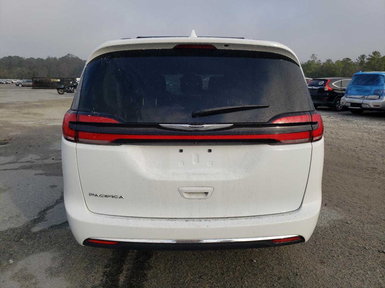 2022 Chrysler Pacifica - Image 6
