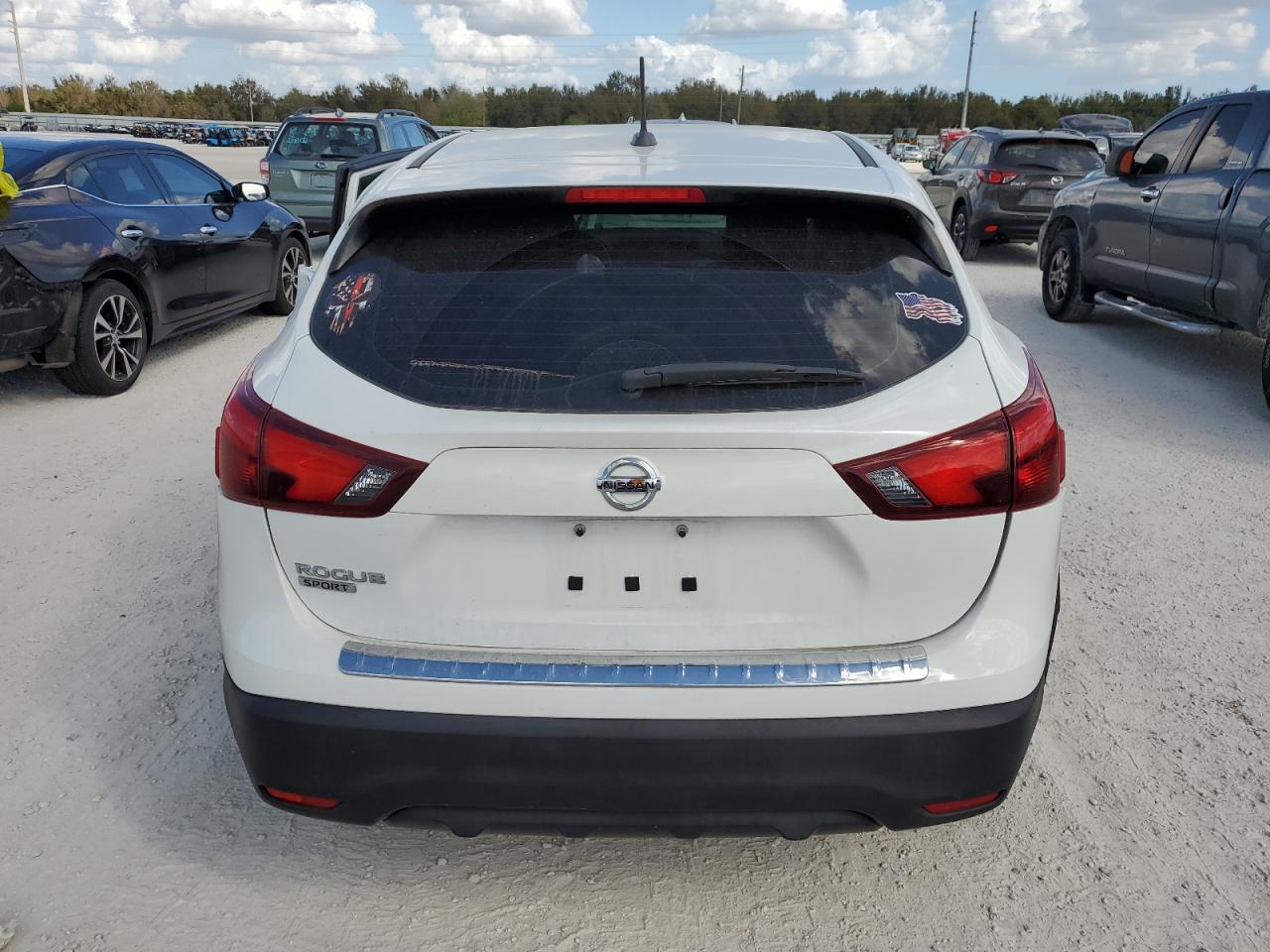 2018 Nissan Rogue - Image 6