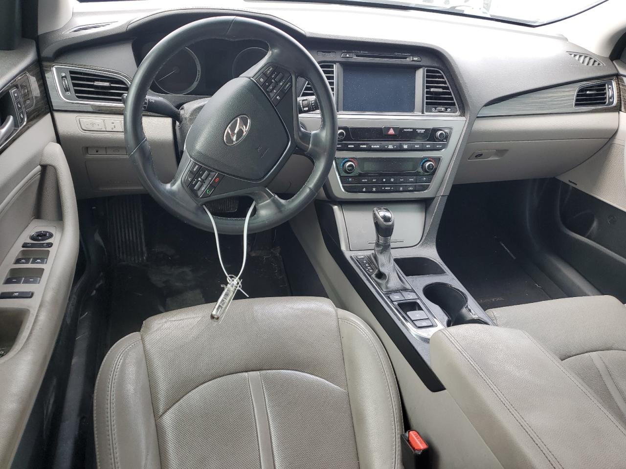 2016 Hyundai Sonata - Image 8