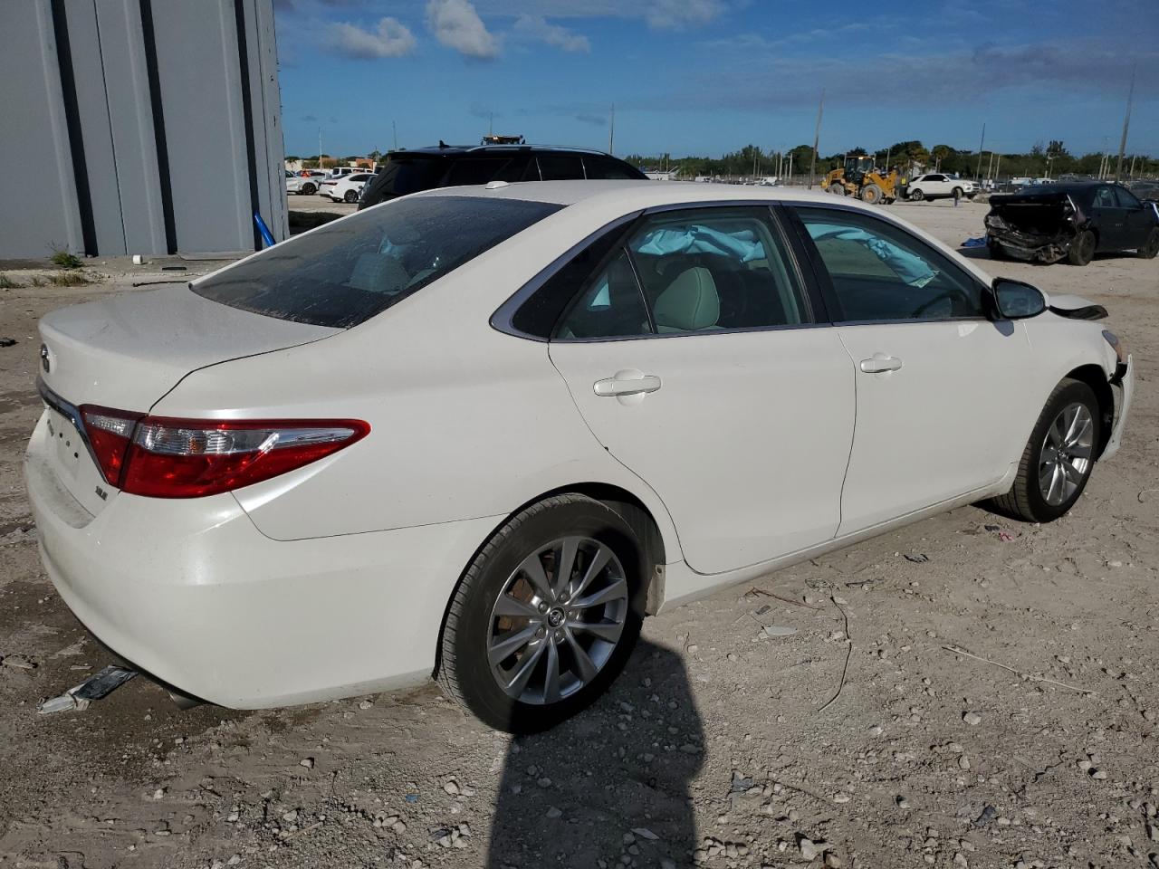 VIN 4T1BF1FK9FU915111 2015 TOYOTA CAMRY no.3