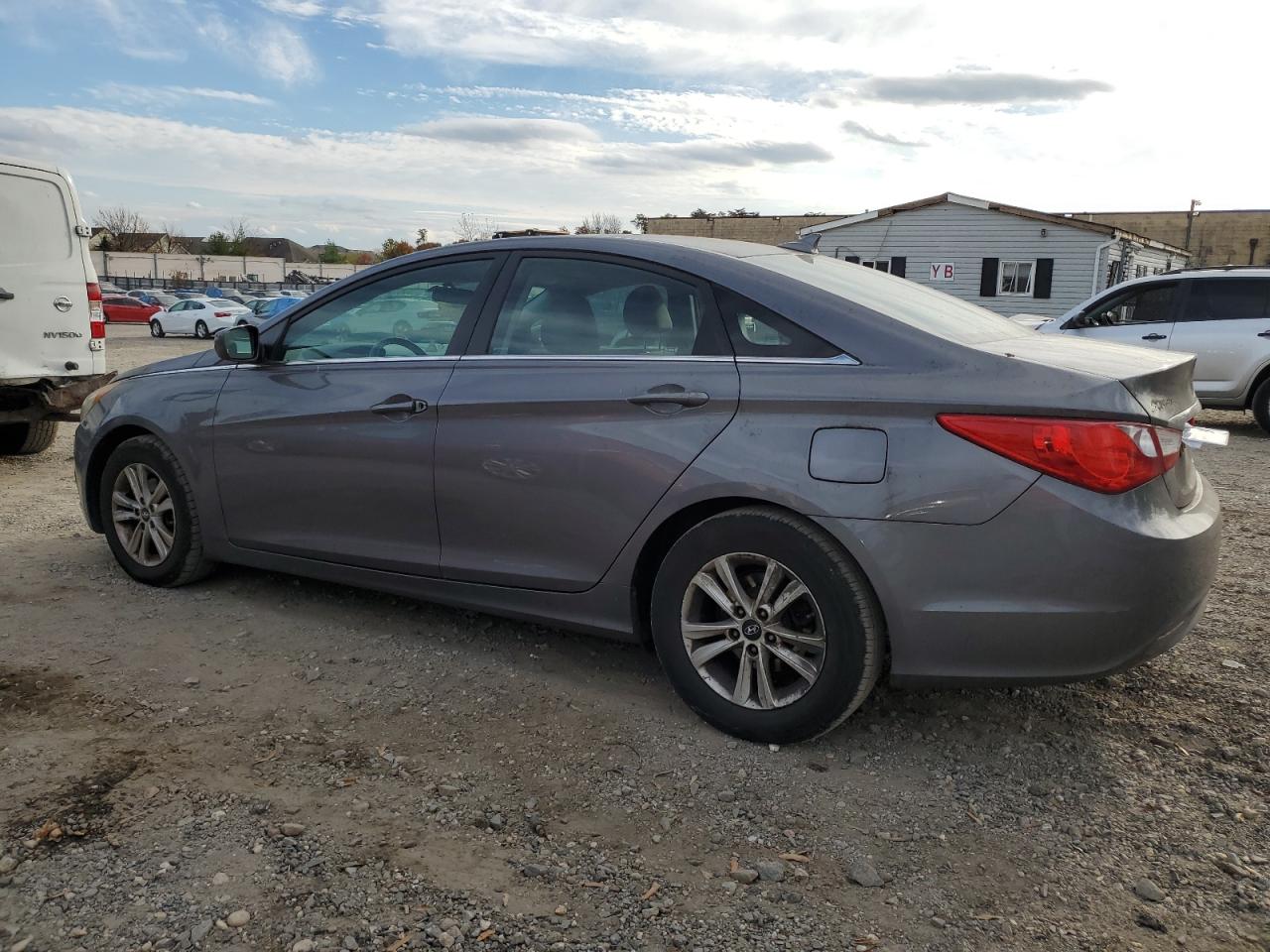 2011 Hyundai Sonata - Image 2