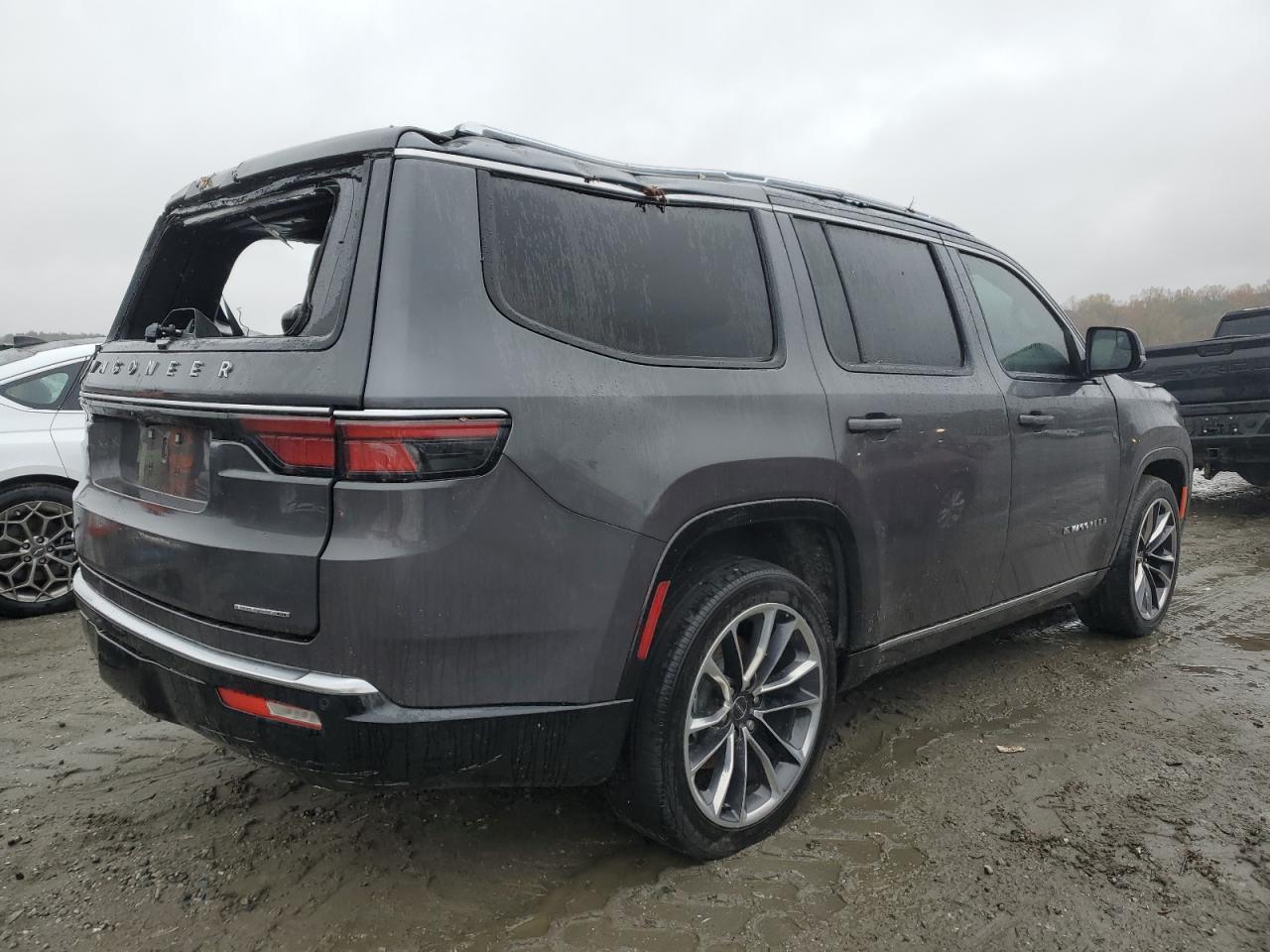 2022 Jeep Grand Wagoneer - Image 3