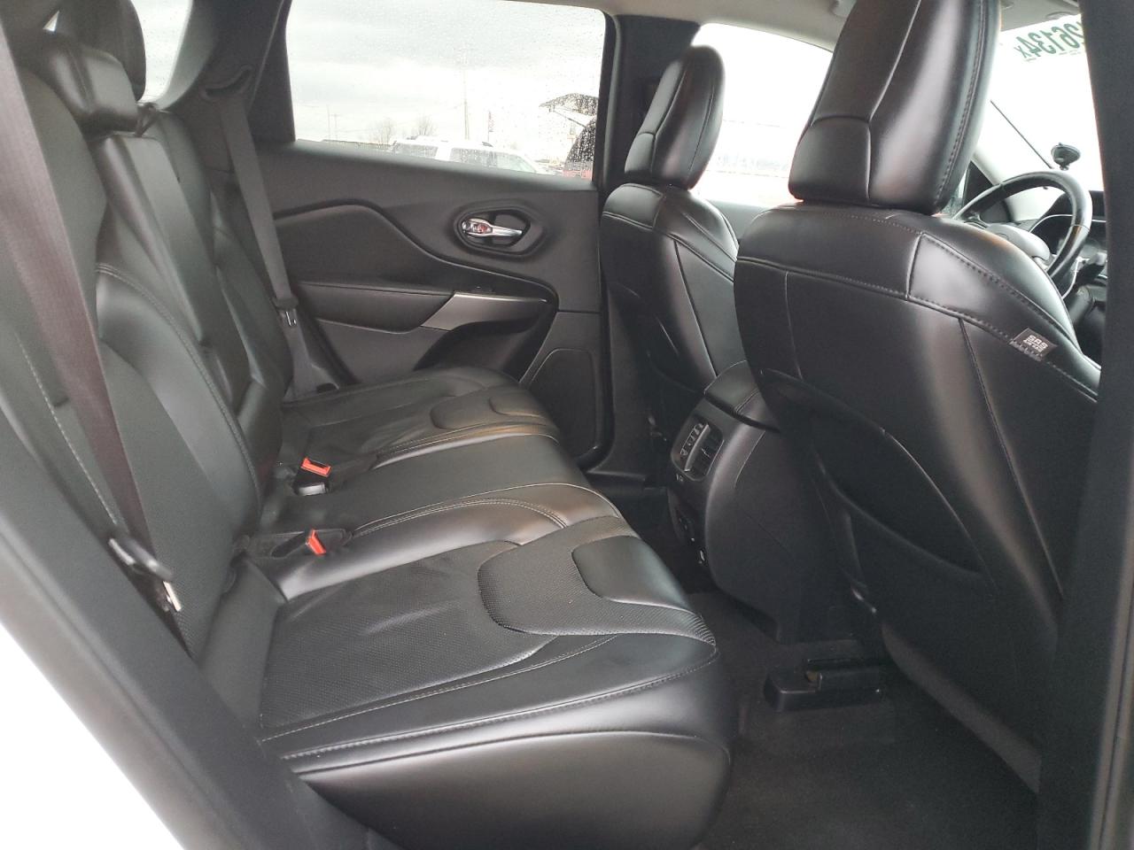 2020 Jeep Grand Cherokee - Image 11