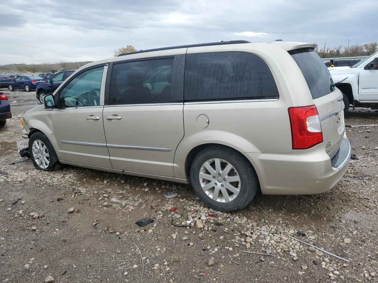 2013 Chrysler Town & Country - Image 2
