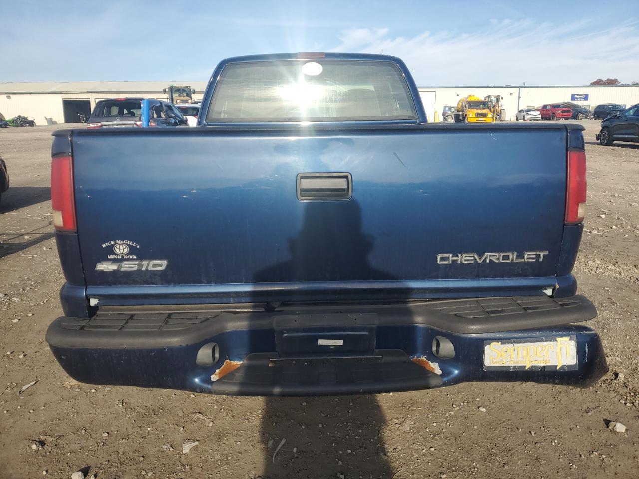 2001 Chevrolet S-10 Pickup - Image 6