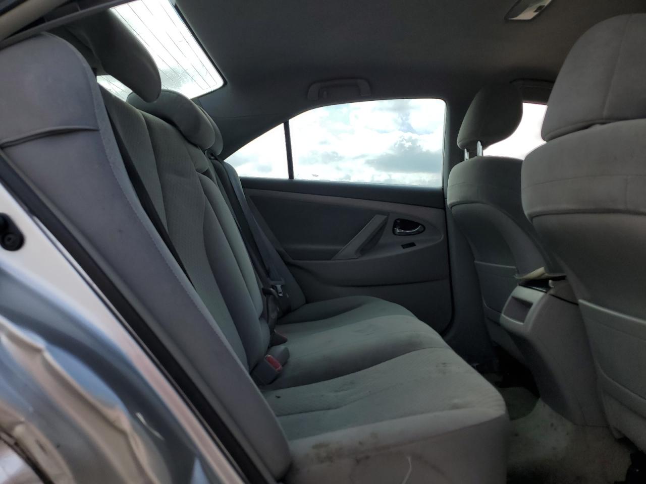 2009 Toyota Camry - Image 10