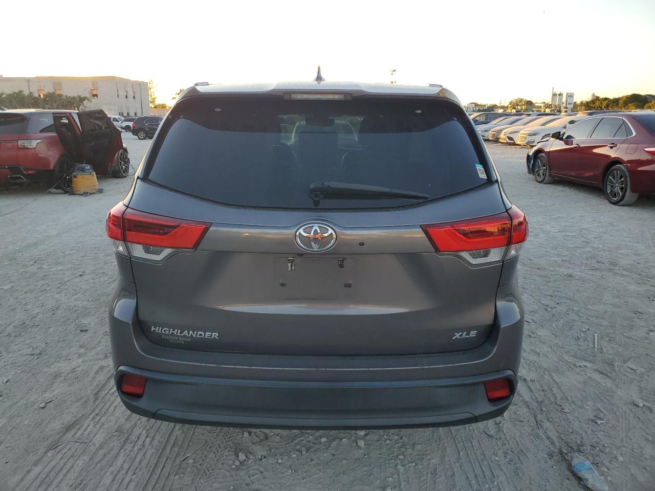 VIN 5TDKZRFH3KS319070 2019 TOYOTA HIGHLANDER no.6