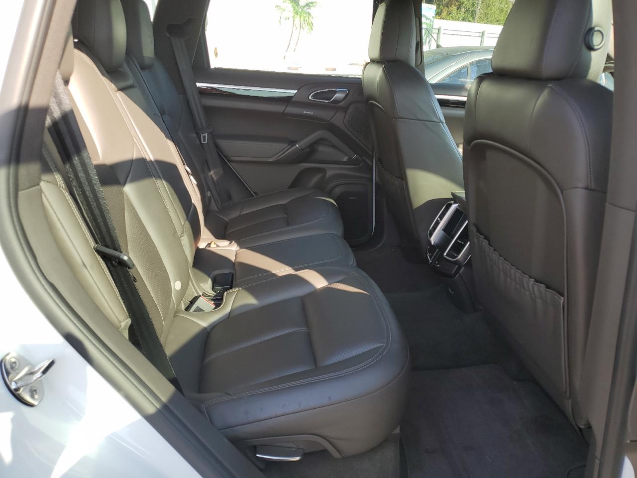 2017 Porsche Cayenne - Image 10
