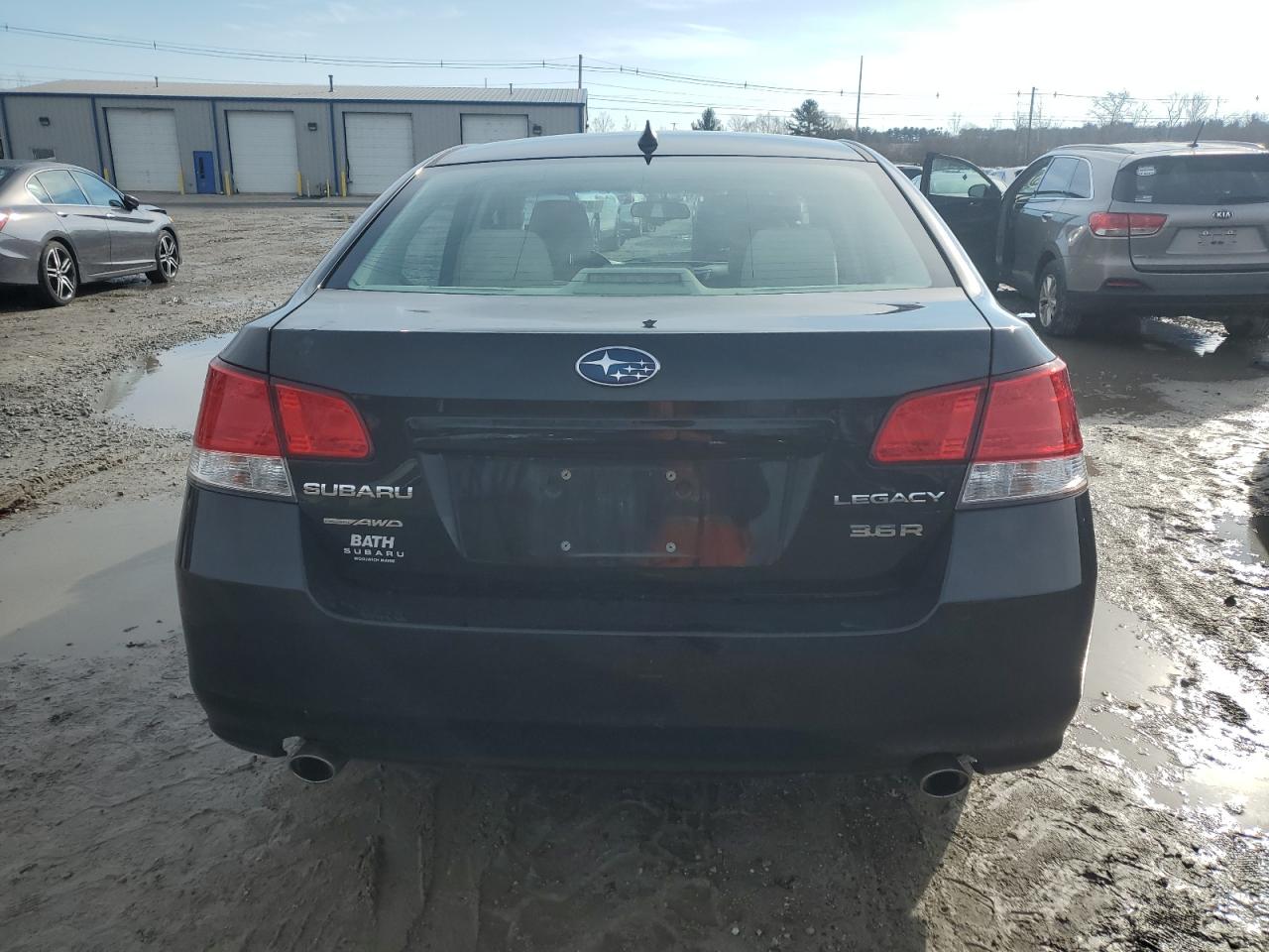 2011 Subaru Legacy 3.6R Premium VIN: 4S3BMDH63B2245458 Lot: 82437424