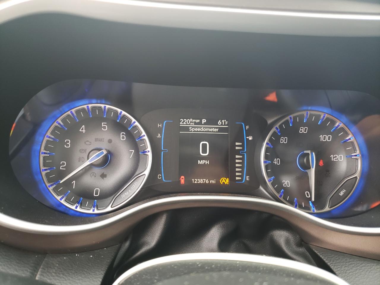 2017 Chrysler Pacifica - Image 9