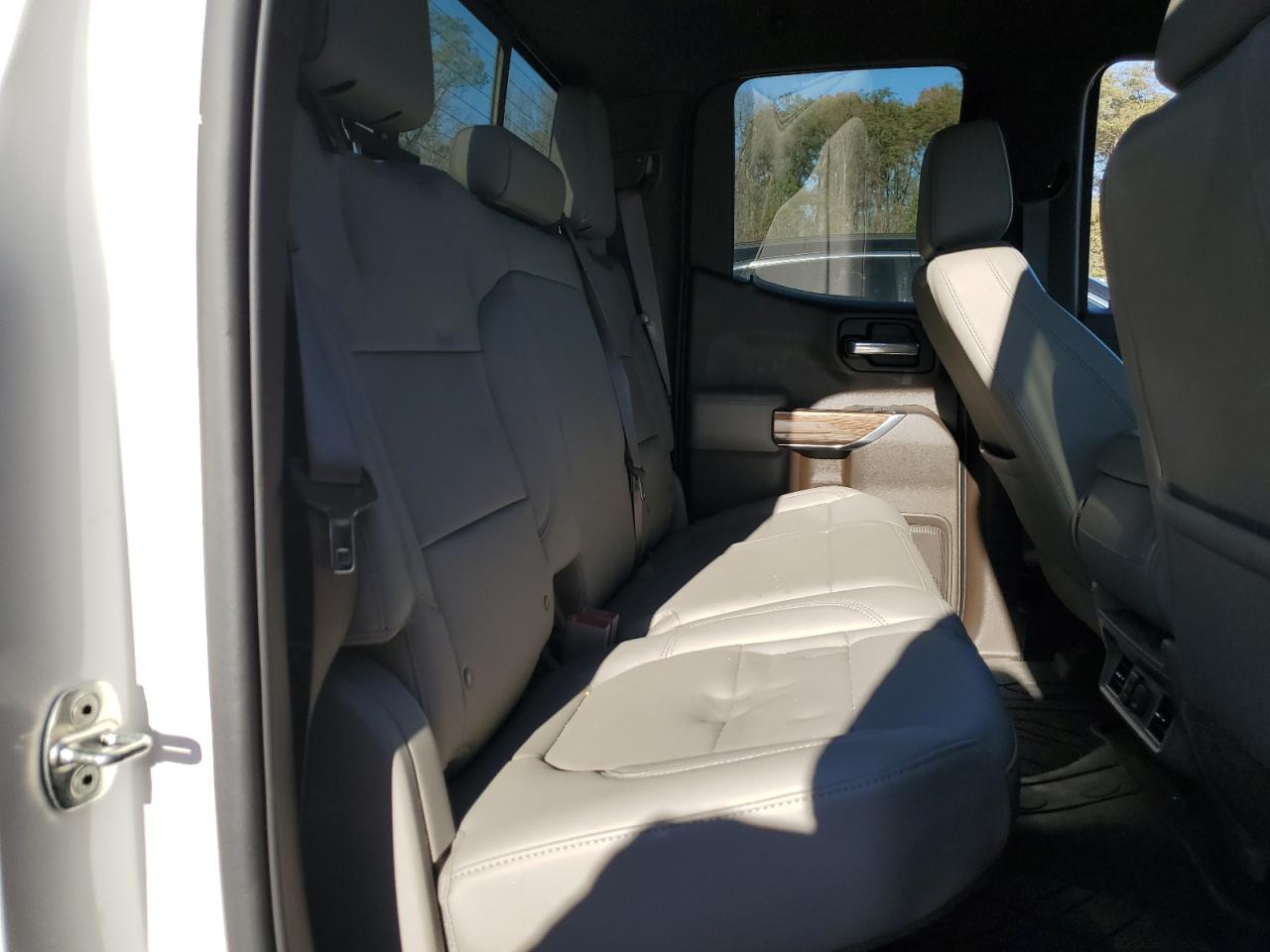 2019 Chevrolet Silverado - Image 10