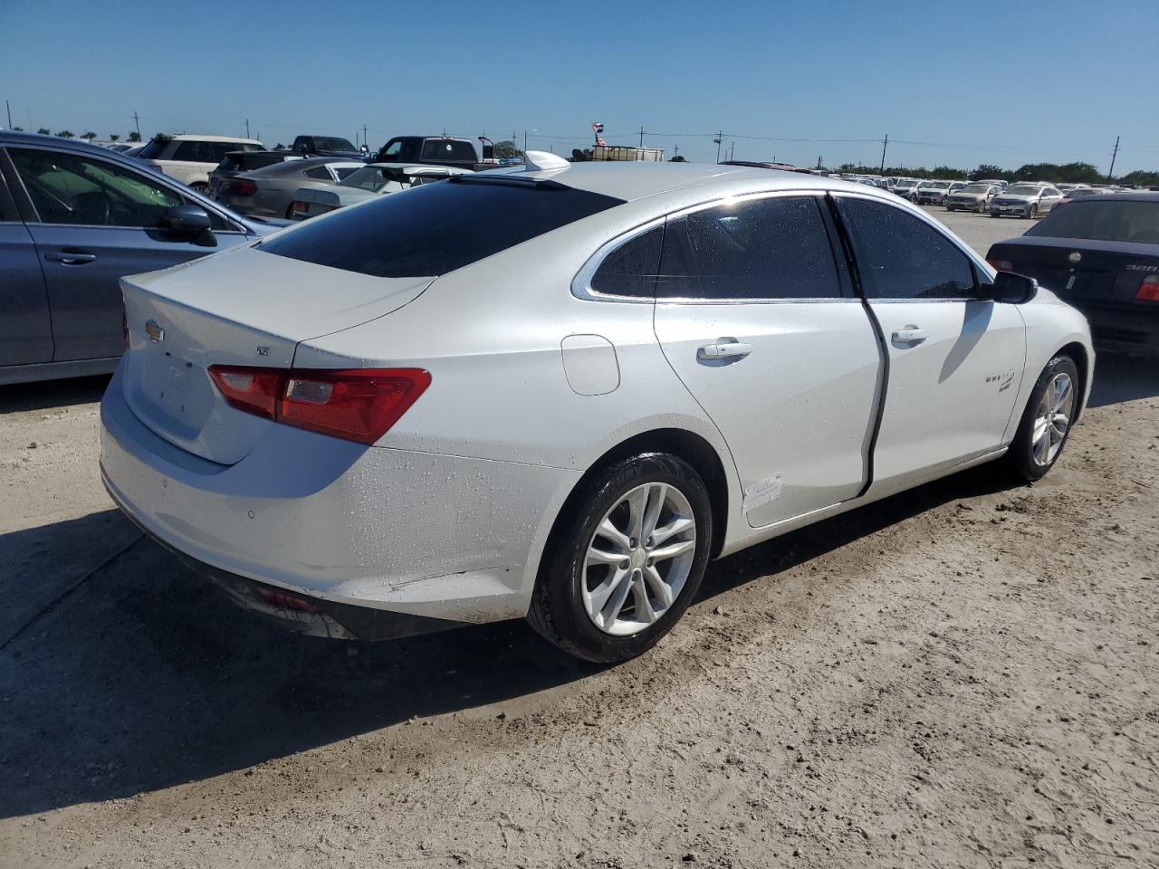 2017 Chevrolet Malibu - Image 3