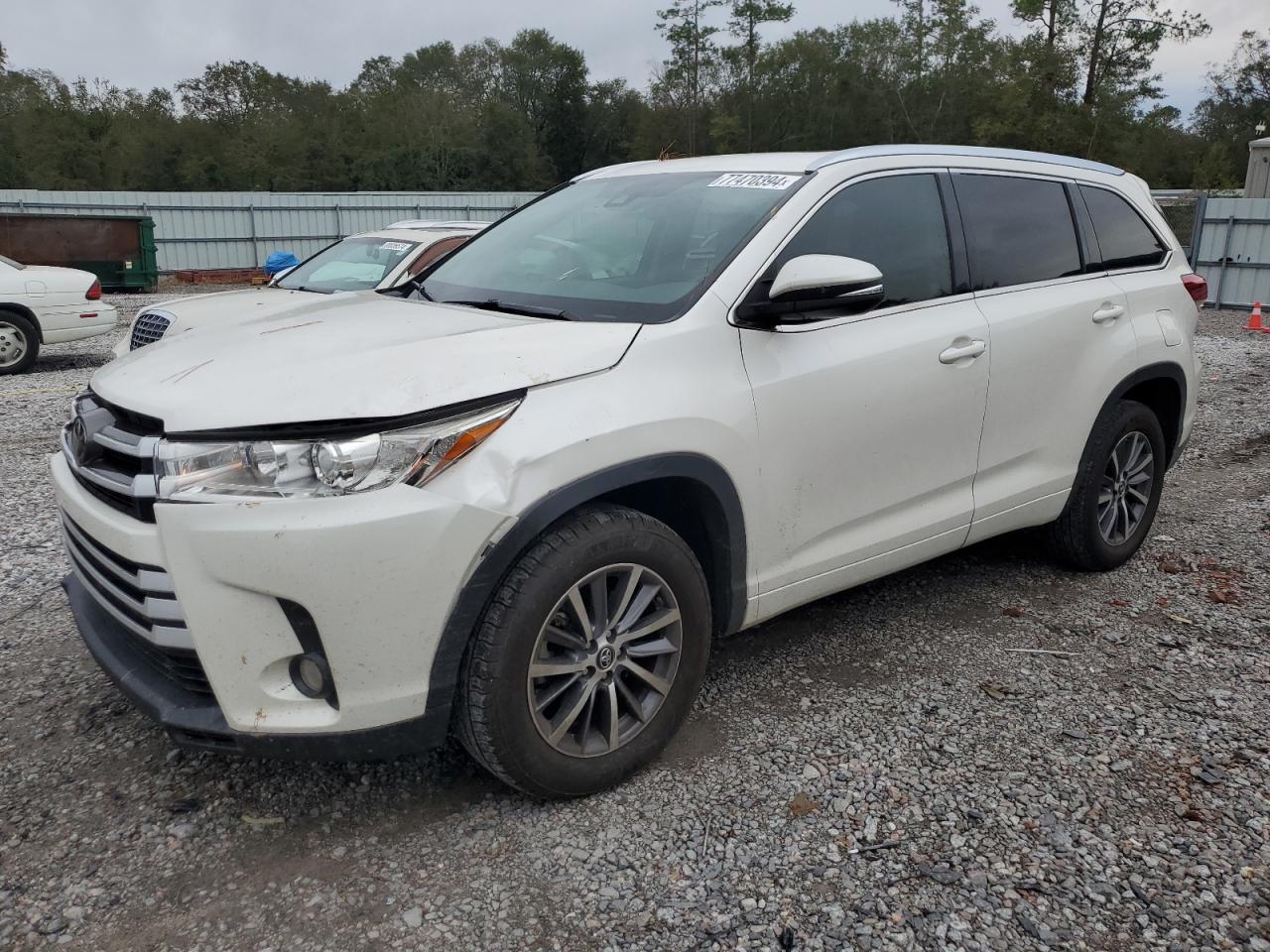 2018 Toyota Highlander - Image 1