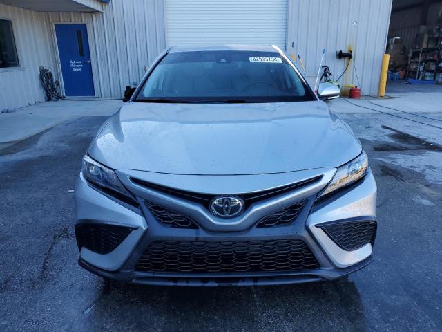  TOYOTA CAMRY 2022 Srebrny