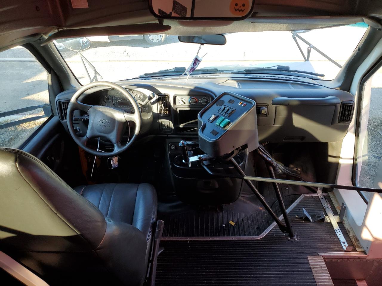 2002 Chevrolet Express - Image 8