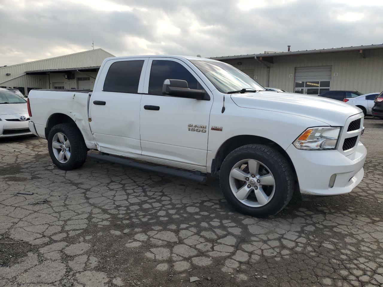 2016 RAM 1500 - Image 4