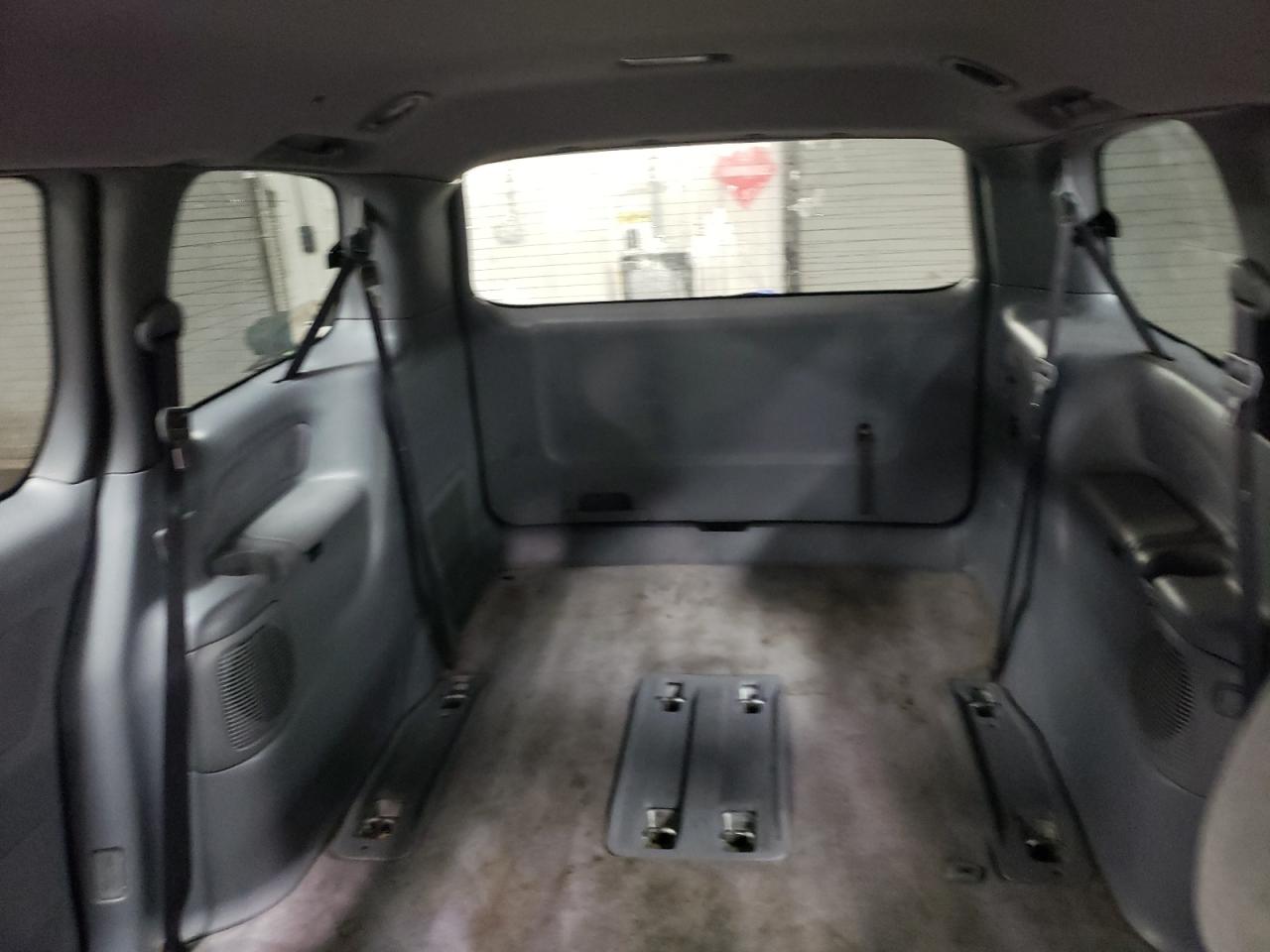 2003 Toyota Sienna - Image 10