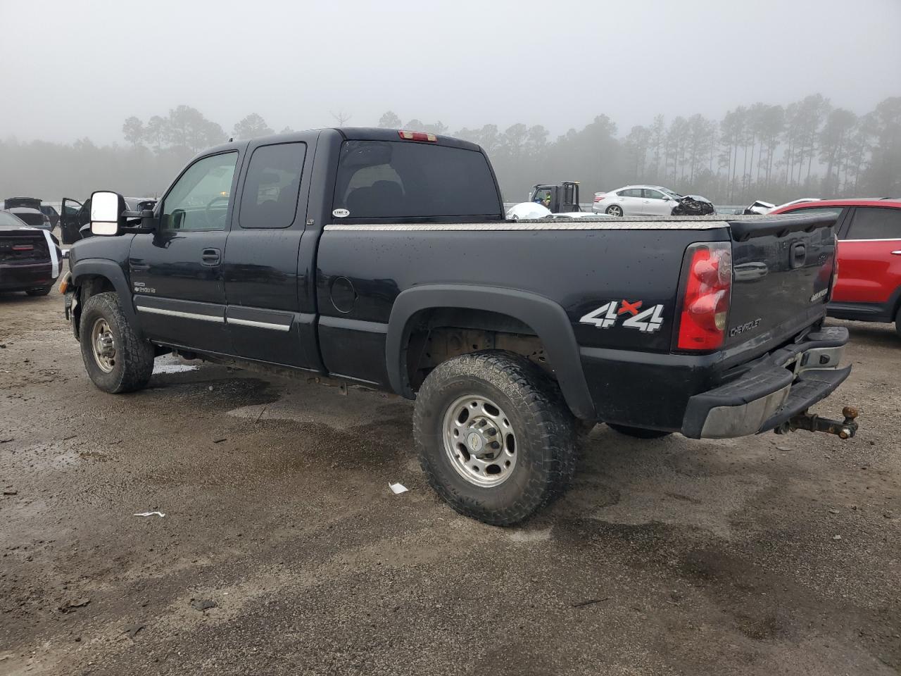 2007 Chevrolet Silverado - Image 2