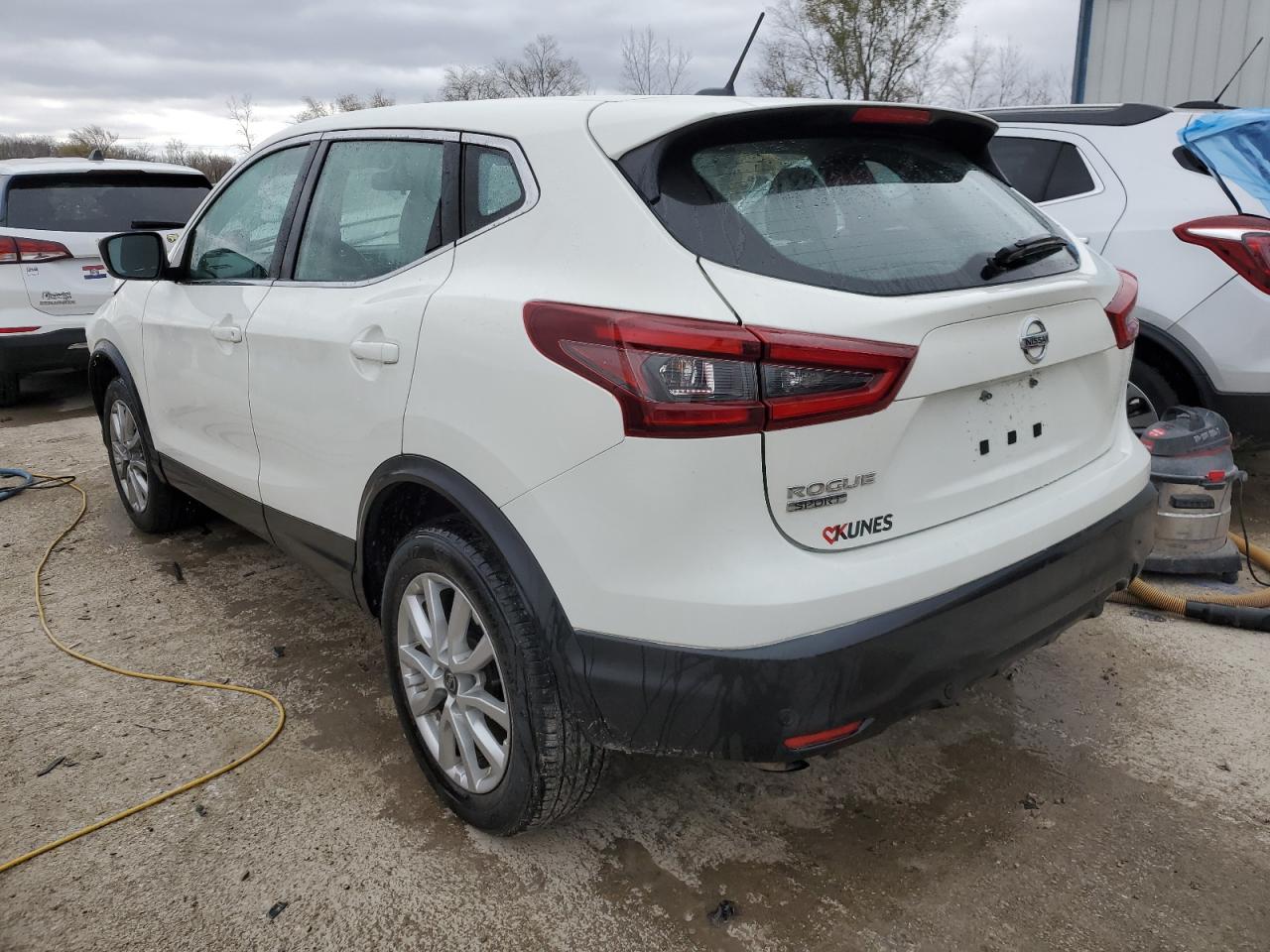 JN1BJ1AV1MW313005 2021 NISSAN ROGUE - Image 2