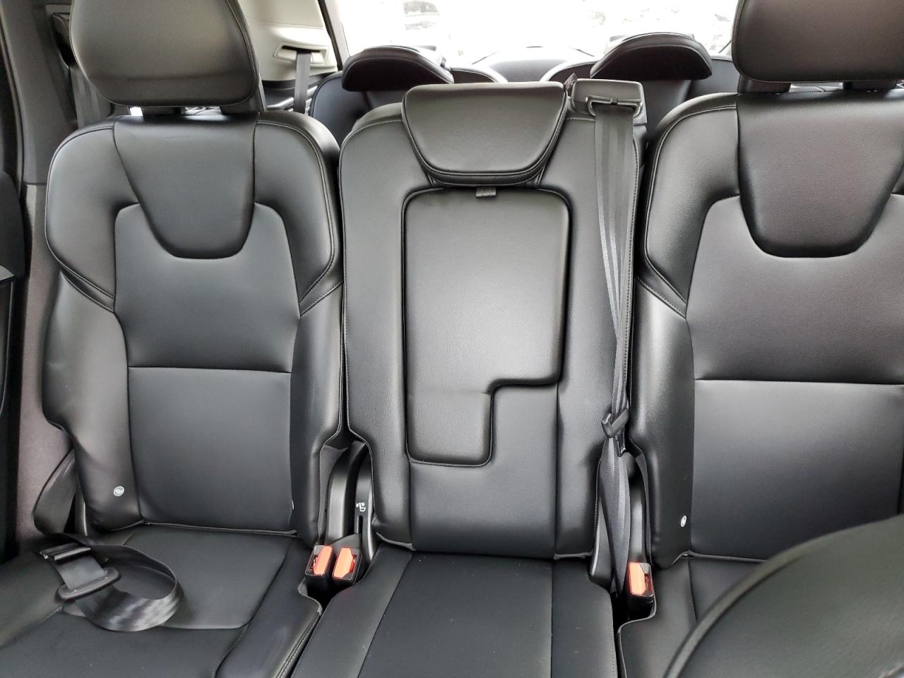 2022 Volvo XC90 - Image 10