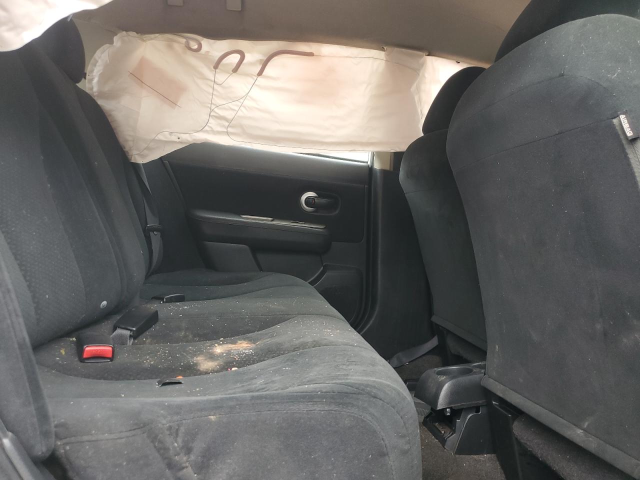 2011 Nissan Versa - Image 11